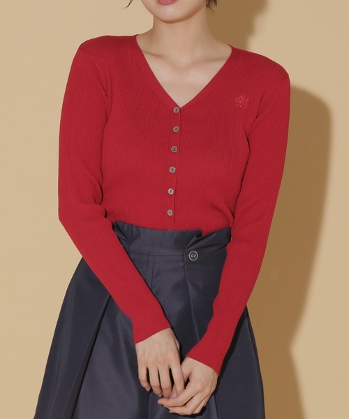 JILL by JILL STUART(ジルバイジルスチュアート)の「◇UV加工ロゴ刺しゅうニットカーディガン(カーディガン/ボレロ・レディース・ホワイト系その他/ブラウン/レッド/ネイビー・FREE)」の2枚目の写真
