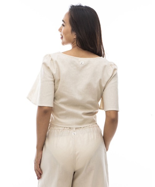 BILLABONG(ビラボン)の「BILLABONG レディース 【CHILLWEAR】 LINEN COTTON WOVEN TOPS 半袖シャツ 【2024年夏モデル】/ビラボンギャザー入りVネックデザイントップス(シャツ/ブラウス・レディース・アイボリー/ブラウン/マルチ・MEDIUM)」の12枚目の写真