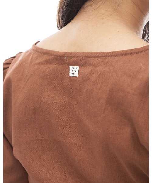 BILLABONG(ビラボン)の「BILLABONG レディース 【CHILLWEAR】 LINEN COTTON WOVEN TOPS 半袖シャツ 【2024年夏モデル】/ビラボンギャザー入りVネックデザイントップス(シャツ/ブラウス・レディース・アイボリー/ブラウン/マルチ・MEDIUM)」の16枚目の写真