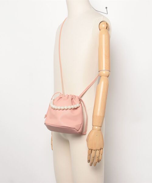 SALTMINT(ソルトミント)の「〔選べる5color / 2way仕様〕パールボールチェーン巾着バッグ バレエコア(ハンドバッグ・レディース・ベージュ/グリーン/ブルー/イエロー/ピンク・ONESIZE)」の20枚目の写真