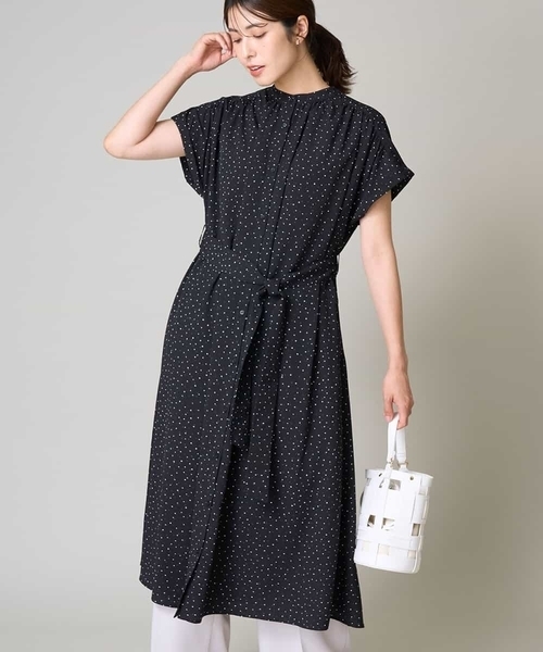 a.v.v（アーヴェヴェ）の「【洗える】シフォンドットバンドカラーワンピース（ワンピース・レディース・ベージュ/ブラック・40/38/36/34/42）」の2枚目の写真