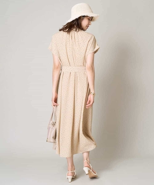 a.v.v（アーヴェヴェ）の「【洗える】シフォンドットバンドカラーワンピース（ワンピース・レディース・ベージュ/ブラック・40/38/36/34/42）」の14枚目の写真