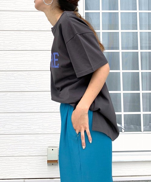 Q（キュー）の「カレッジロゴT（Tシャツ/カットソー・レディース・チャコールグレー/ベージュ/ピンク・MEDIUM）」の13枚目の写真