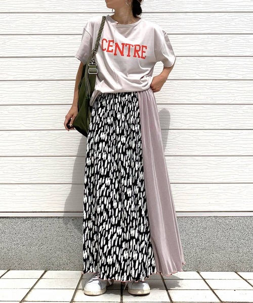 Q（キュー）の「カレッジロゴT（Tシャツ/カットソー・レディース・チャコールグレー/ベージュ/ピンク・MEDIUM）」の18枚目の写真