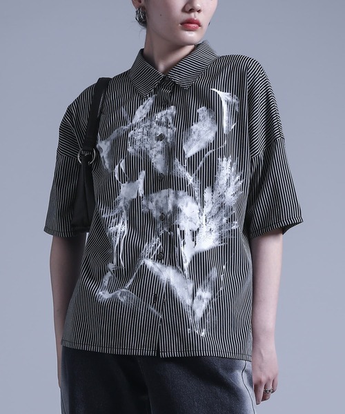 kOhAKU(コハク)の「かすれプリントストライプ柄シャツ(シャツ/ブラウス・レディース・ライトブルー/ブラック・2/1)」の1枚目の写真