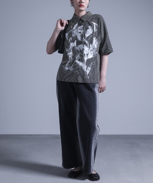 kOhAKU(コハク)の「かすれプリントストライプ柄シャツ(シャツ/ブラウス・レディース・ライトブルー/ブラック・2/1)」の10枚目の写真