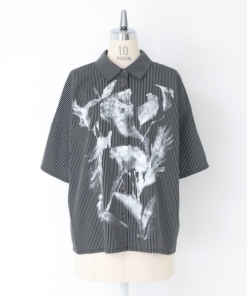 kOhAKU(コハク)の「かすれプリントストライプ柄シャツ(シャツ/ブラウス・レディース・ライトブルー/ブラック・2/1)」の7枚目の写真