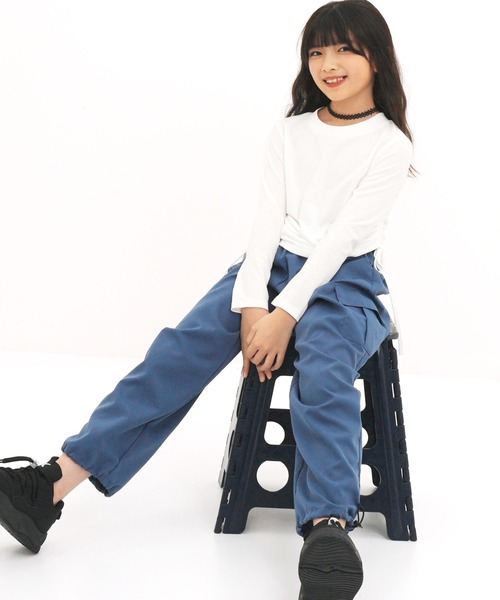 Bee des Bee(ビーデスビー)の「サイドギャザー長袖トップス(Tシャツ/カットソー・キッズ・ブラック/ホワイト/杢グレー・110cm/150cm/130cm/120cm/140cm)」の4枚目の写真