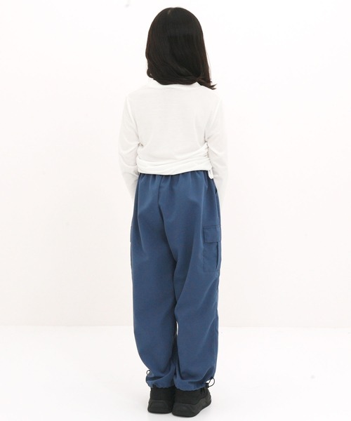 Bee des Bee(ビーデスビー)の「サイドギャザー長袖トップス(Tシャツ/カットソー・キッズ・ブラック/ホワイト/杢グレー・110cm/150cm/130cm/120cm/140cm)」の5枚目の写真