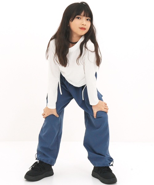 Bee des Bee(ビーデスビー)の「サイドギャザー長袖トップス(Tシャツ/カットソー・キッズ・ブラック/ホワイト/杢グレー・110cm/150cm/130cm/120cm/140cm)」の7枚目の写真