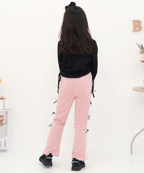 Bee des Bee(ビーデスビー)の「サイドギャザー長袖トップス(Tシャツ/カットソー・キッズ・ブラック/ホワイト/杢グレー・110cm/150cm/130cm/120cm/140cm)」の19枚目の写真