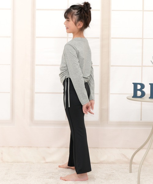 Bee des Bee(ビーデスビー)の「サイドギャザー長袖トップス(Tシャツ/カットソー・キッズ・ブラック/ホワイト/杢グレー・110cm/150cm/130cm/120cm/140cm)」の14枚目の写真