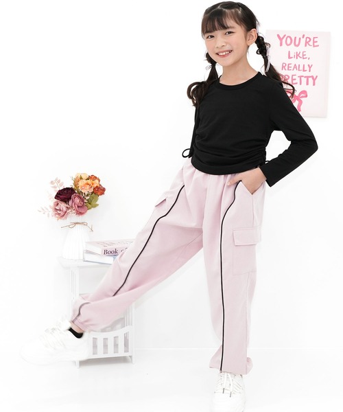 Bee des Bee(ビーデスビー)の「サイドギャザー長袖トップス(Tシャツ/カットソー・キッズ・ブラック/ホワイト/杢グレー・110cm/150cm/130cm/120cm/140cm)」の22枚目の写真