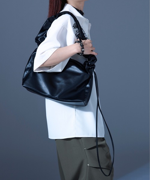 Ellno Loset(エルノロゼット)の「シャーリングBAG(ショルダーバッグ・メンズ・ブラック/シルバー・FREE)」の4枚目の写真