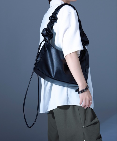 Ellno Loset(エルノロゼット)の「シャーリングBAG(ショルダーバッグ・メンズ・ブラック/シルバー・FREE)」の8枚目の写真