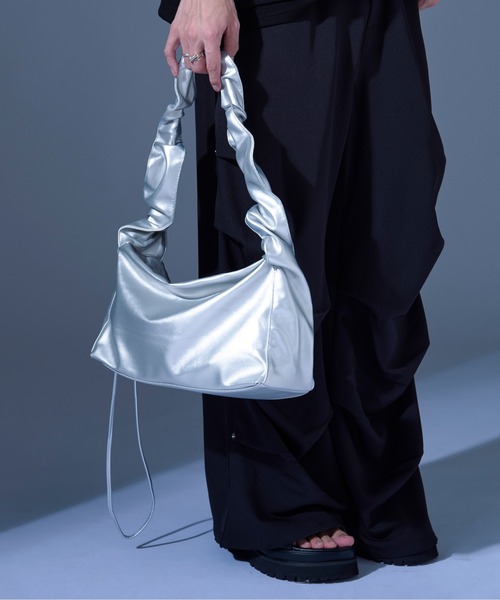 Ellno Loset(エルノロゼット)の「シャーリングBAG(ショルダーバッグ・メンズ・ブラック/シルバー・FREE)」の14枚目の写真