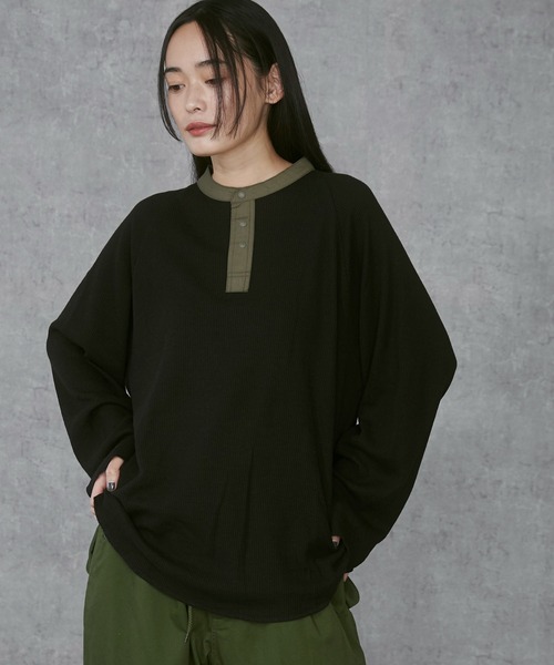 THE STANDARD(ザスタンダード)の「WEGO/ラグランヘンリーネックT(Tシャツ/カットソー・メンズ・オフホワイト/ブラック・MEDIUM/LARGE)」の2枚目の写真