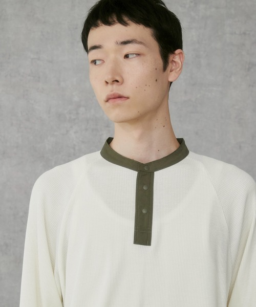 THE STANDARD(ザスタンダード)の「WEGO/ラグランヘンリーネックT(Tシャツ/カットソー・メンズ・オフホワイト/ブラック・MEDIUM/LARGE)」の7枚目の写真