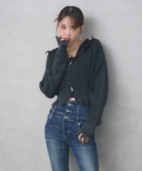 ENVYM（アンビー）の「ジップ ダメージ ニット ショート パーカー（カーディガン/ボレロ・レディース・ネイビー/ブラウン/ブラック・FREE）」の4枚目の写真