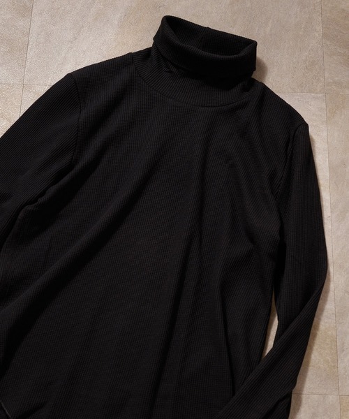 JUGLANS(ユグランス)の「【Hanes/ヘインズ】HW4-A504 TURTLENECK/タートルネック/ロングスリーブ/ワッフル/フリーサイズ/レディース(Tシャツ/カットソー・レディース・ネイビー/オフホワイト/グレー/ブラック・FREE)」の2枚目の写真