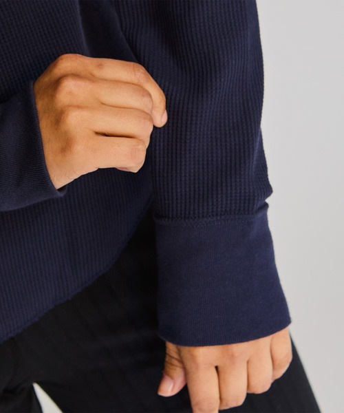 JUGLANS(ユグランス)の「【Hanes/ヘインズ】HW4-A504 TURTLENECK/タートルネック/ロングスリーブ/ワッフル/フリーサイズ/レディース(Tシャツ/カットソー・レディース・ネイビー/オフホワイト/グレー/ブラック・FREE)」の12枚目の写真