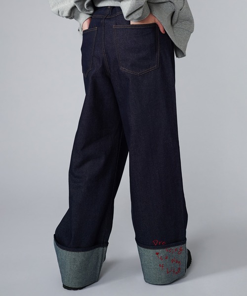 ONCILY(オンシェリー)の「EMBROIDERY ROLL-UP DENIM PANTS / デザイン刺繍ロールアップデニムパンツ(デニムパンツ・メンズ・ブラック/インディゴブルー・SMALL/MEDIUM/LARGE)」の6枚目の写真