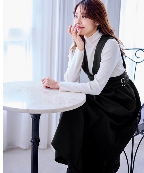 alotta(アロッタ)の「サイドバックルベルト付きジャンスカ(ジャンパースカート・レディース・チャコール/ブラック・LL/L/M/S)」の9枚目の写真