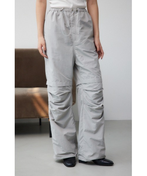 AZUL by moussy(アズールバイマウジー)の「ドロストリングパラシュートパンツ(スラックス・レディース・ブラック系その他2/グレー・MEDIUM/SMALL)」の2枚目の写真