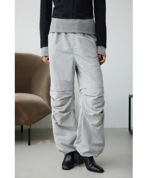 AZUL by moussy(アズールバイマウジー)の「ドロストリングパラシュートパンツ(スラックス・レディース・ブラック系その他2/グレー・MEDIUM/SMALL)」の16枚目の写真