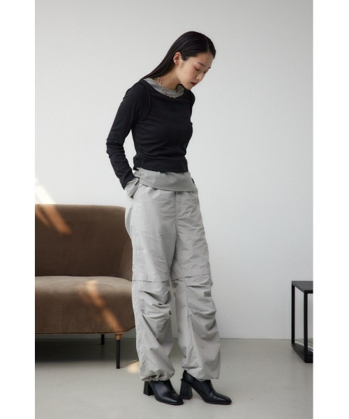AZUL by moussy(アズールバイマウジー)の「ドロストリングパラシュートパンツ(スラックス・レディース・ブラック系その他2/グレー・MEDIUM/SMALL)」の18枚目の写真