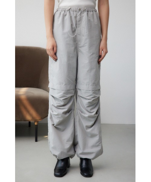 AZUL by moussy(アズールバイマウジー)の「ドロストリングパラシュートパンツ(スラックス・レディース・ブラック系その他2/グレー・MEDIUM/SMALL)」の19枚目の写真