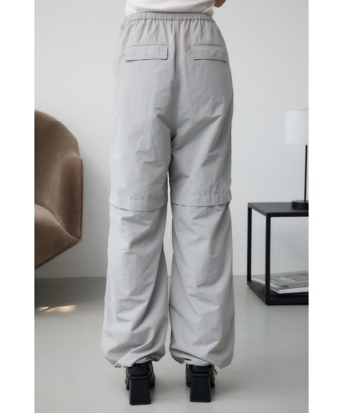 AZUL by moussy(アズールバイマウジー)の「ドロストリングパラシュートパンツ(スラックス・レディース・ブラック系その他2/グレー・MEDIUM/SMALL)」の21枚目の写真