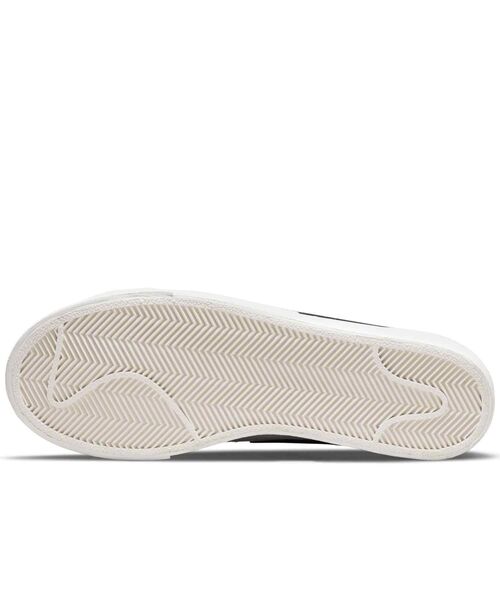 NIKE（ナイキ）の「ナイキ ブレーザー LOW プラットフォーム ウィメンズシューズ / Nike Blazer Low Platform Women's Shoes DJ0292-101 White（スニーカー・レディース・ホワイト系その他2・22/22.5/23/23.5/24/24.5/25/25.5/26/26.5/27/27.5/28/28.5/29）」の5枚目の写真