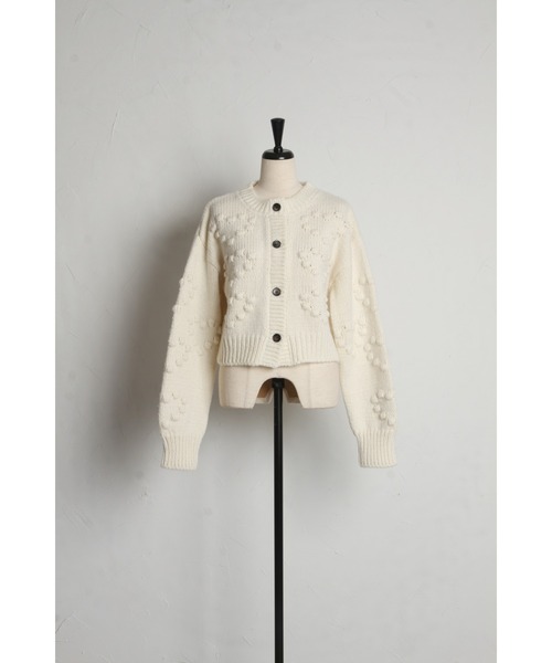 &. NOSTALGIA（アンドドットノスタルジア）の「【ZOZO限定】ハート型ポコポコ編みショートカーディガン（カーディガン/ボレロ・レディース・ブラック/アイボリー/グレー/レッド・M）」の8枚目の写真