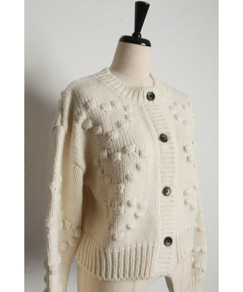&. NOSTALGIA（アンドドットノスタルジア）の「【ZOZO限定】ハート型ポコポコ編みショートカーディガン（カーディガン/ボレロ・レディース・ブラック/アイボリー/グレー/レッド・M）」の13枚目の写真