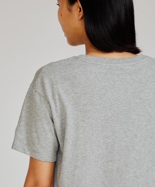 Champion(チャンピオン)の「【Champion/チャンピオン】レディース ベーシック ショートスリーブTシャツ(ワンピース・レディース・ペールイエロー/ホワイト/グレー/ネイビー・MEDIUM/LARGE)」の12枚目の写真