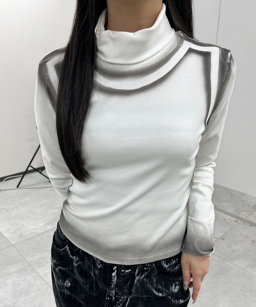 Figments(フィグメンツ)の「フェード加工ハイネックトップ(Tシャツ/カットソー・レディース・ブラック/ホワイト・FREE)」の5枚目の写真