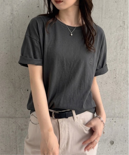 RANAN(ラナン)の「【選べるロゴ】綿100%オーバーサイズTシャツ(ワンポイント刺繍/カレッジロゴ )(Tシャツ/カットソー・レディース・グレー系2/ホワイト系1/ホワイト系2/ベージュ系1/ベージュ系2/グレー系1・LL/L/M)」の3枚目の写真