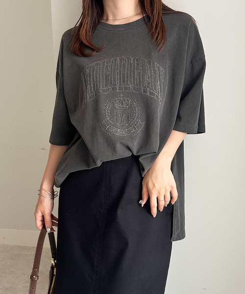 RANAN(ラナン)の「【選べるロゴ】綿100%オーバーサイズTシャツ(ワンポイント刺繍/カレッジロゴ )(Tシャツ/カットソー・レディース・グレー系2/ホワイト系1/ホワイト系2/ベージュ系1/ベージュ系2/グレー系1・LL/L/M)」の4枚目の写真