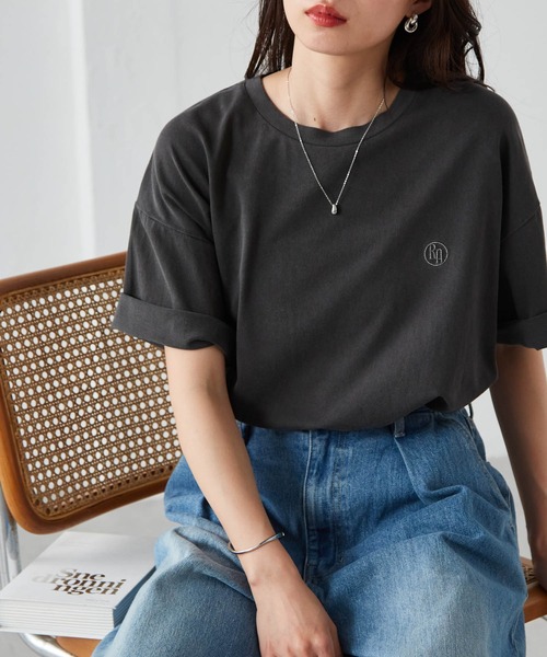 RANAN(ラナン)の「【選べるロゴ】綿100%オーバーサイズTシャツ(ワンポイント刺繍/カレッジロゴ )(Tシャツ/カットソー・レディース・グレー系2/ホワイト系1/ホワイト系2/ベージュ系1/ベージュ系2/グレー系1・LL/L/M)」の11枚目の写真