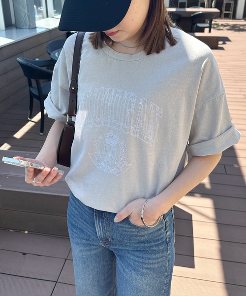 RANAN(ラナン)の「【選べるロゴ】綿100%オーバーサイズTシャツ(ワンポイント刺繍/カレッジロゴ )(Tシャツ/カットソー・レディース・グレー系2/ホワイト系1/ホワイト系2/ベージュ系1/ベージュ系2/グレー系1・LL/L/M)」の16枚目の写真
