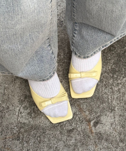 FOREVER 21（フォーエバー トゥエンティーワン）の「【2025SS】エナメルリボンサンダル（サンダル・レディース・ブラック/ブルー/イエロー・MEDIUM/LARGE）」の3枚目の写真