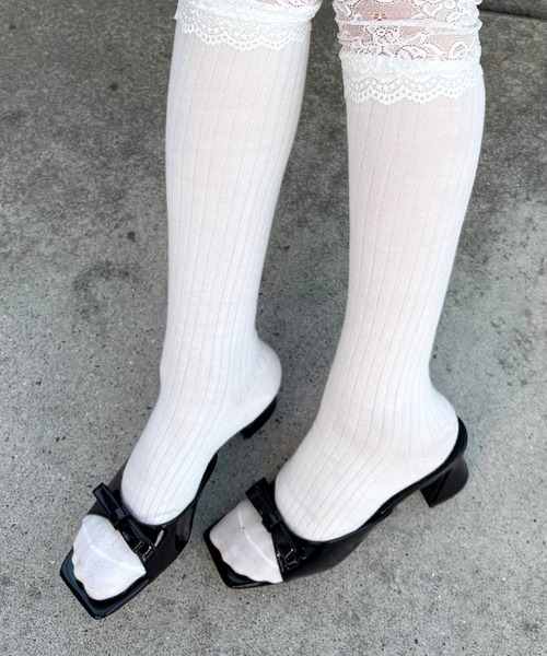 FOREVER 21（フォーエバー トゥエンティーワン）の「【2025SS】エナメルリボンサンダル（サンダル・レディース・ブラック/ブルー/イエロー・MEDIUM/LARGE）」の2枚目の写真