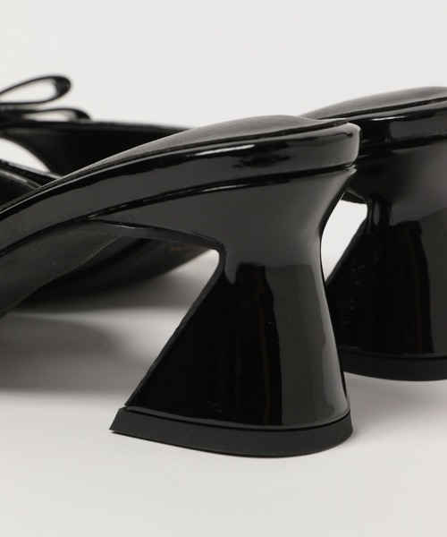 FOREVER 21（フォーエバー トゥエンティーワン）の「【2025SS】エナメルリボンサンダル（サンダル・レディース・ブラック/ブルー/イエロー・MEDIUM/LARGE）」の8枚目の写真