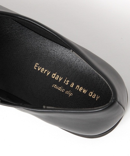 studio CLIP（スタディオクリップ）の「軽らくスクエアトゥスリッポン（スリッポン・レディース・ブラック/オフホワイト・MEDIUM/LARGE）」の11枚目の写真