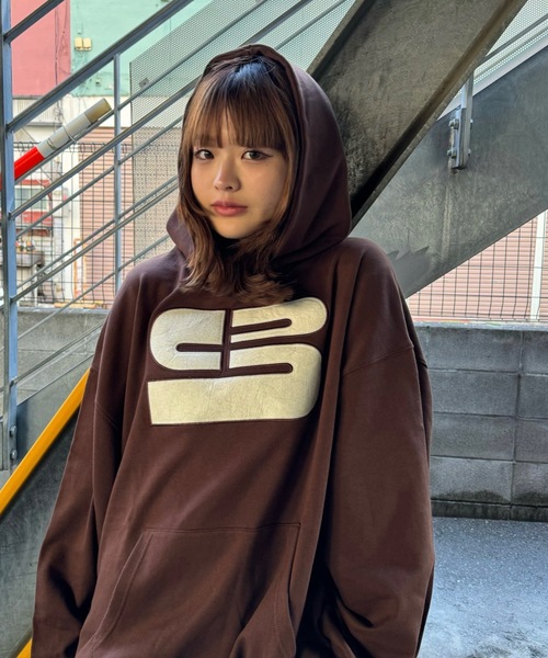S logo felt embroidery hoodie（パーカー）｜shesame（シーセム
