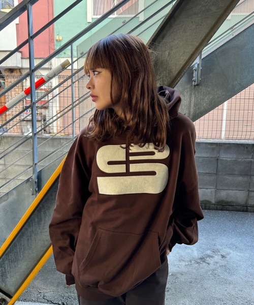S logo felt embroidery hoodie（パーカー）｜shesame（シーセム