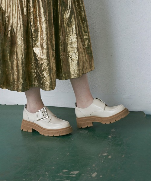 ROSE BUD(ローズバッド)の「(ALL BLACK)ベルテットプラットフォームシューズ(その他シューズ・レディース・ホワイト・38/37)」の1枚目の写真