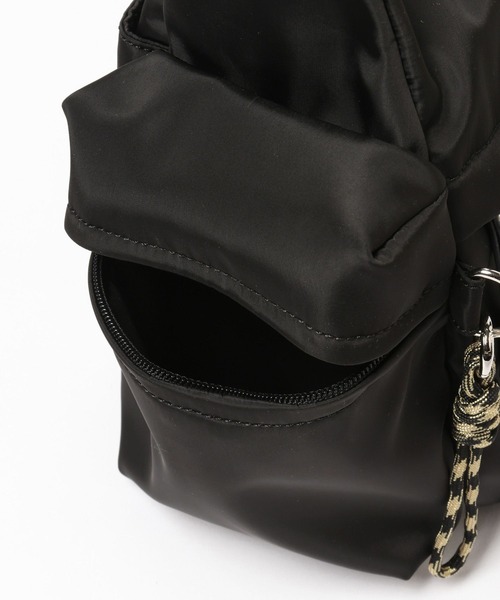 GLOBAL WORK（グローバルワーク）の「撥水軽量7ポケットミニショルダー/308502（ショルダーバッグ・レディース・グレー/ブラック/アイボリー・FREE）」の18枚目の写真