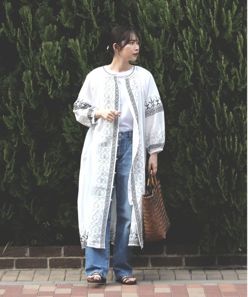 Right-on(ライトオン)の「【HONEYSUCKLE ROSE】刺繍ワンピース(シャツワンピース・レディース・ネイビー/ブラック/ホワイト・M/L)」の2枚目の写真